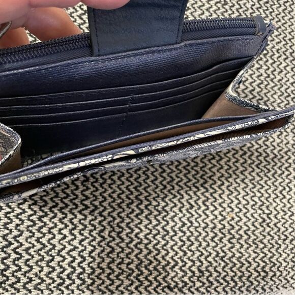 Sakroots Olympic Navy Floral Crossbody Phone Holder Wallet - Picture 4 of 11